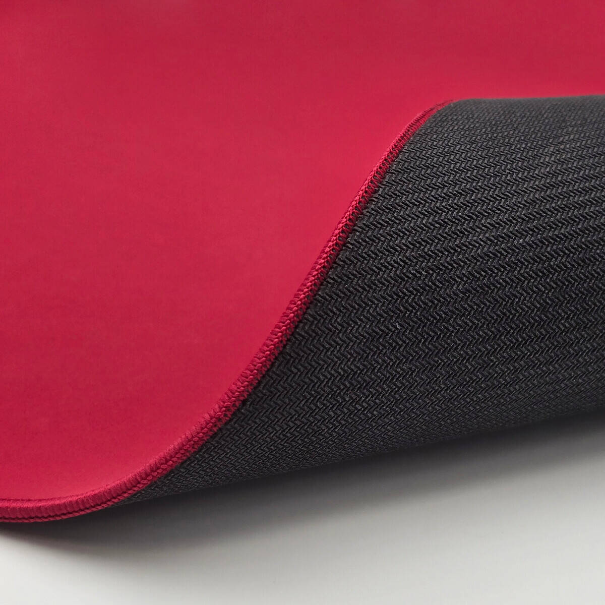 GamerTek Grip Desk Mat Red – Medium 42 × 42cm |7671